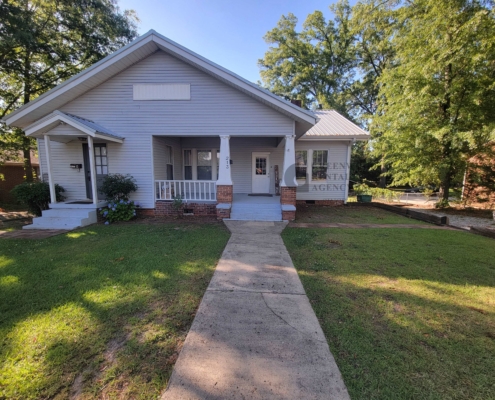 213 West Laurel Avenue For rent in Greenwood South Carolina 4 bedroom 2 bathrooms for rent near lander